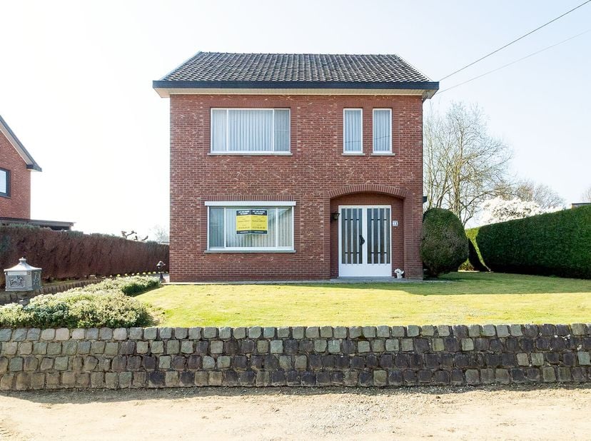 CHARMANTE TE RENOVEREN GEZINSWONING MET MOGELIJKHEDEN &lt;br /&gt;
 &lt;br /&gt;
De woning is gelegen in de Koningsveldstraat 36 op een mooi perceel van ruim 10 a