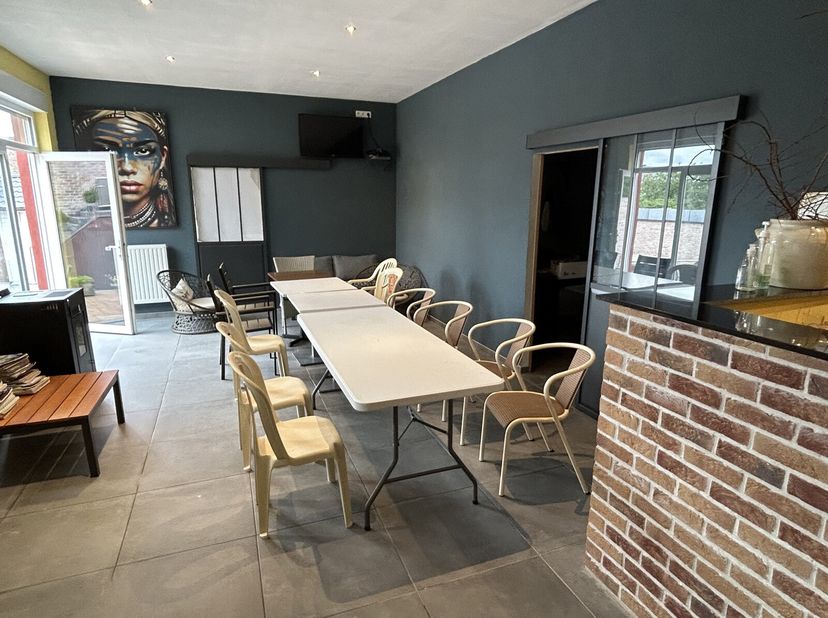 Complexe Wellness, Maison et Salle de Sport&lt;br /&gt;
Vente en exclusivité&lt;br /&gt;
Découvrez ce vaste complexe unique comprenant un centre Wellness avec bar