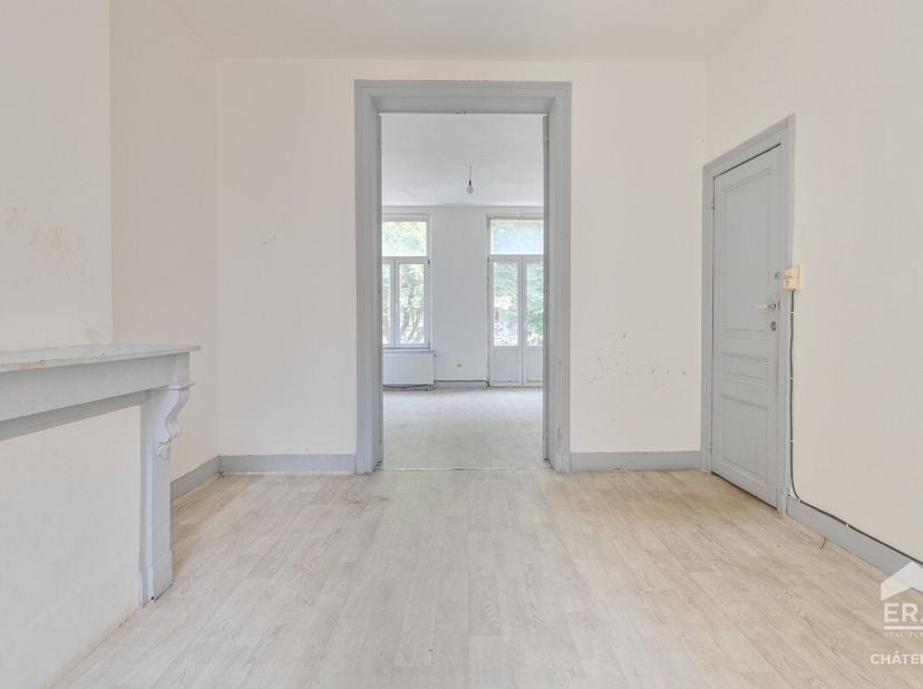 [[ DIT PAND NEEMT DEEL AAN DE ERA OPEN HUIZEN DAG OP 14/6 VAN 9:30 TOT 10:30 ]]Elsene: appartement met 1 slaapkamer en balkon aan de voorzijdeGelegen