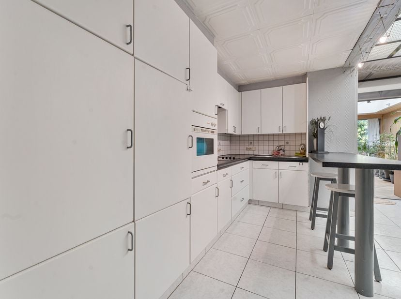 Te renoveren woning met 4 slaapkamers én garage op toplocatie in Kortrijk!&lt;br /&gt;
Op zoek naar een woning die je volledig naar je hand kan zetten, op e