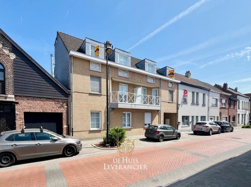 Op zoek naar ruimte, licht en comfort in het centrum van Kontich ? Dan is dit uitzonderlijke appartement van maar liefst 172 m² precies wat u zoekt!&lt;b
