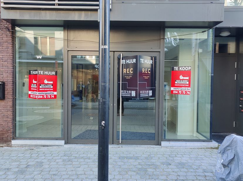 Bien professionnel à louer
                    à 2440 Geel