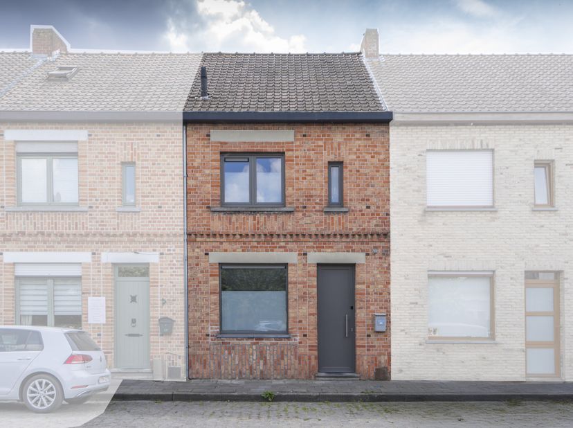 Dit recent gerenoveerde huis met 3 kamers ligt op wandelafstand van het centrum Waregem. Er is een aangename tuin aanwezig met uitweg achteraan. Dit i