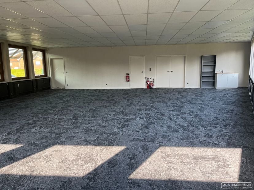 Kantoorruimte van 127m²  te huur  op 2 km van Kortrijk centrum&lt;br /&gt;
&lt;br /&gt;
Deze ruimte is ondergebracht in een kleinschalig burelencomplex in een moo