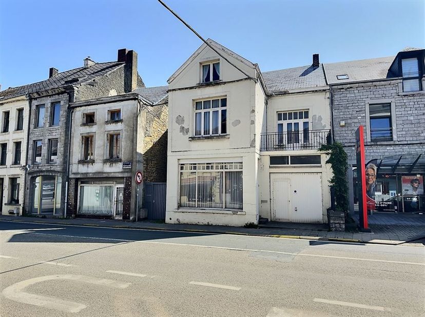 Maison située dans le centre de Couvin !!&lt;br /&gt;
Le bien est composé comme suit : hall d&#039;entrée, salle à manger, salon, cuisine, 4 chambres, salle de b