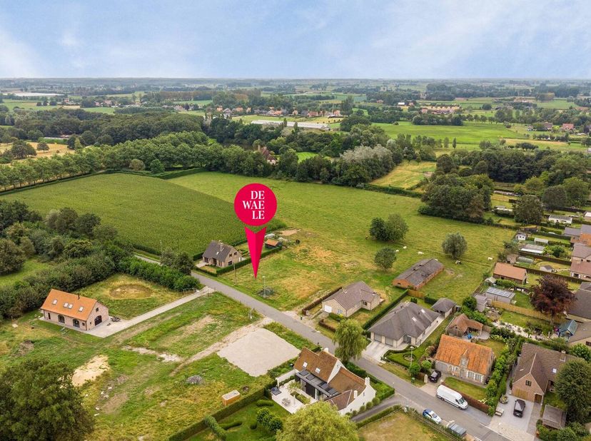 Terrain spacieux et bien orienté (1 297 m²) situé au calme le long de l&#039;Antwerpse Heirweg (quartier résidentiel à caractère rural/zone agricole) à Sij