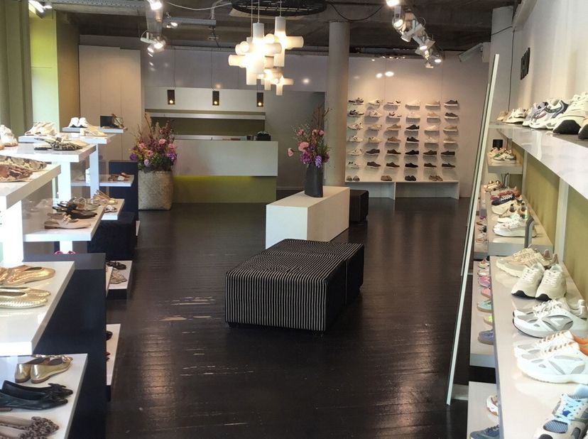 Commerciële ruimte op een top locatie in het centrum van Hoogstraten. (hoek Vrijheid/Gelmelstraat)&lt;br /&gt;
Het handelspand is als volgt ingedeeld:&lt;br /&gt;