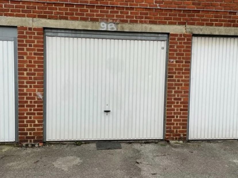 Garage désigné &#039;&#039;G11&#039;&#039; superficie 19 centiares situé à Montignies-sur-Sambre Chaussée de Châtelineau à côté du n°77&lt;br /&gt;
Dans un complexe de garages