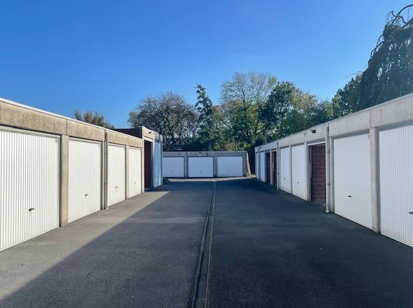 Garage à vendre
                    à 8700 Tielt