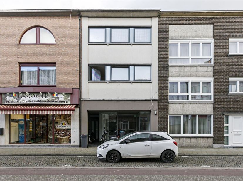 Handelspand op toplocatie in het centrum van Geel&lt;br /&gt;
Ligging: Top gelegen te Geel-centrum, met alle faciliteiten (winkels, scholen, trein en bus, )