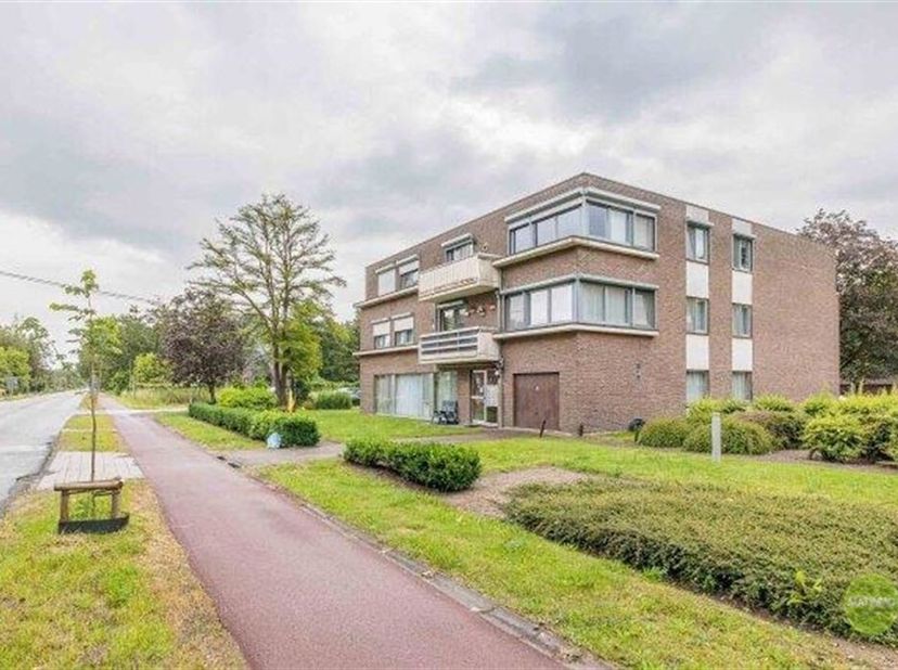 Appartement clé en main avec garage à Geel&lt;br /&gt;
Découvrez cet appartement spacieux et prêt à l&#039;emploi au premier étage d&#039;un petit immeuble sans ascen