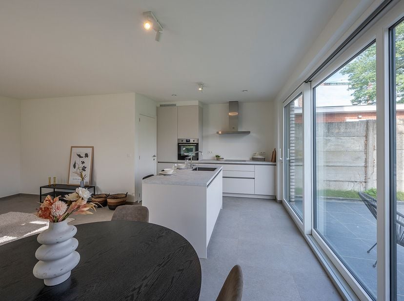 Halfopen bebouwing - Woning met 3 slaapkamers - Grote raampartijen voor veel lichtinval - Laag E-peil 20 - Groene, veilige en kindvriendelijke omgevin