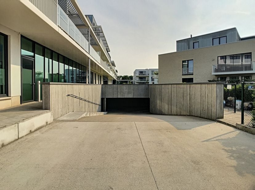 Ondergrondse autostaanplaats B32 te huur te Sint-Michiels in de residentie &#039;Witte Molenpark&#039;.&lt;br /&gt;
- Huurprijs: € 50,00/maand&lt;br /&gt;
- Onmiddellijk vr