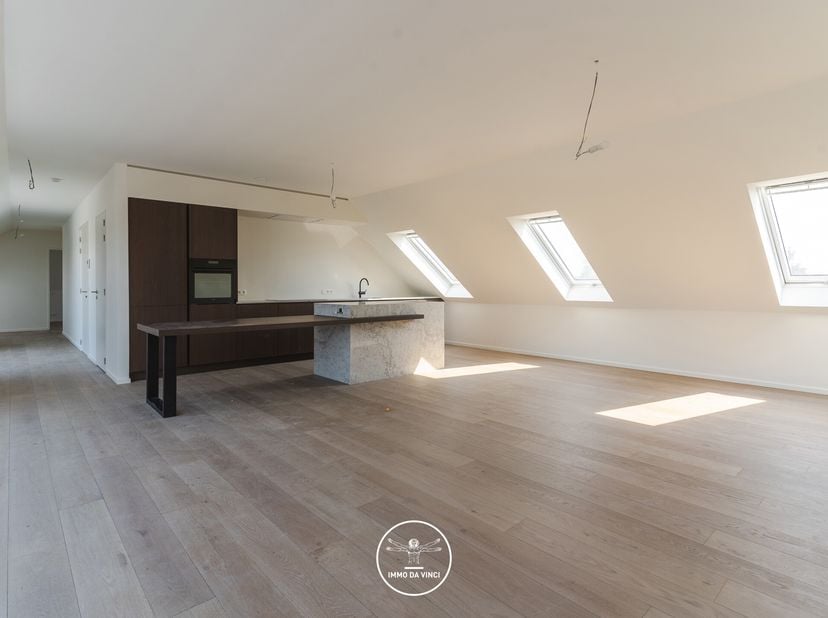 Ligging:&lt;br /&gt;
Deze kleinschalige residentie, genaamd &quot;Valeria&quot; is ideaal voor wie houdt van rust en natuur.&lt;br /&gt;
Echter zijn winkels, bakkerijen en