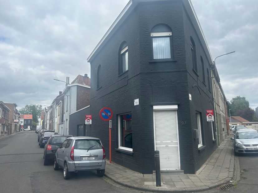 Immeuble commercial prêt à l&#039;emploi avec maison et garage Vous êtes à la recherche d&#039;un bien immobilier commercial prêt à l&#039;emploi avec habitation dan
