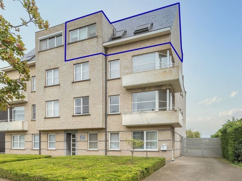 Knap duplexappartement met ruim terras, gunstig gelegen pal in het centrum van Putte.&lt;br /&gt;
Dit 2-slaapkamer appartement is gelegen op de derde en vie