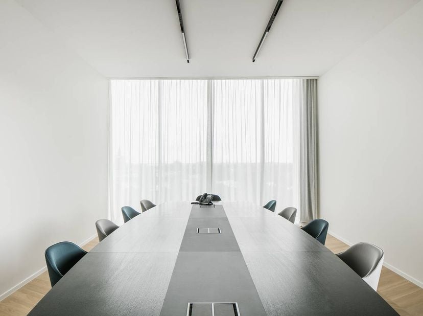Instapklaar en bemeubeld kantoor te huur in het business center Aedimar in Waregem. Gelegen in de nabijheid van het centrum van Waregem, diverse inval