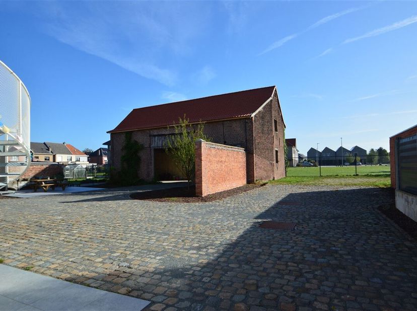 Garage à louer
                    à 9200 Baasrode