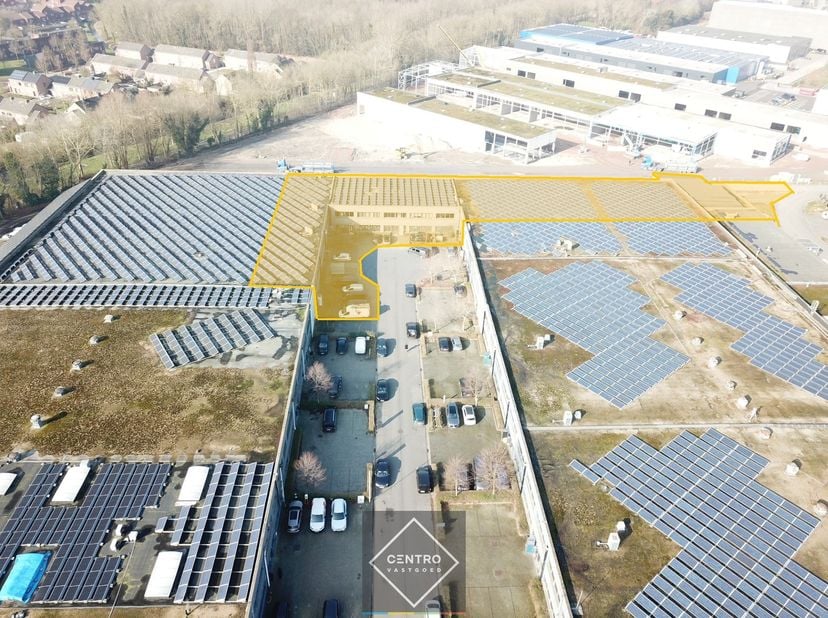 Benaderende OPPERVLAKTEN:&lt;br /&gt;
Gelijkvloers: Logistiek magazijn (± 2.685m²) voorzien van 2 laadkaden en 2 sectionaalpoorten - 6 afzonderlijke KANTOOR