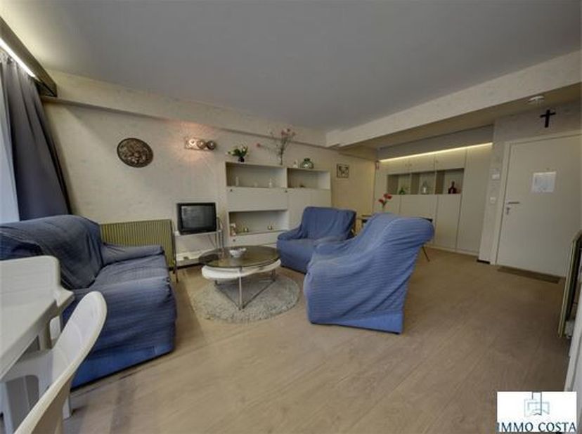 Gezellige studio te koop in Middelkerke! &lt;br /&gt;
Deze knusse studio, gelegen in een gerenoveerd gebouw op de zeedijk, biedt comfort en rust op een topl