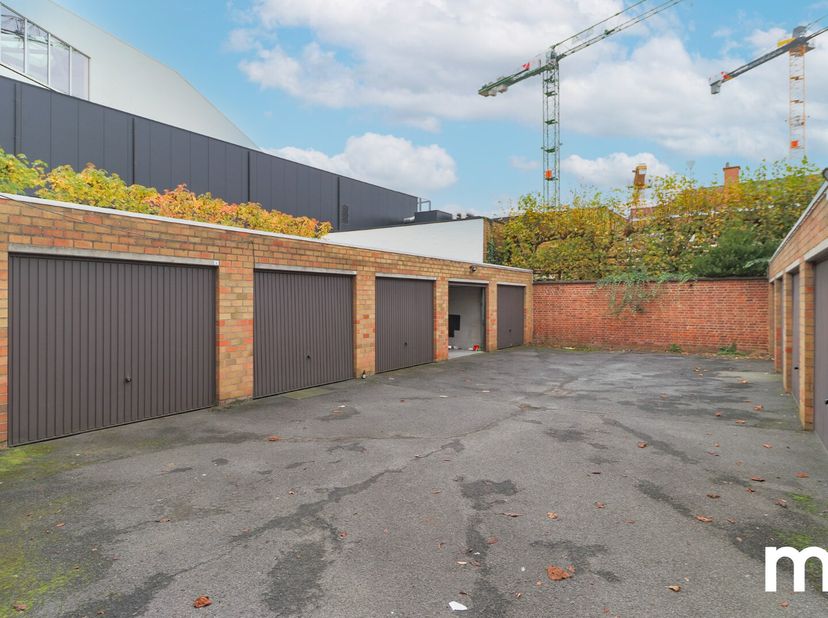 Bent u op zoek naar een veilige en makkelijk toegankelijke garage in Kortrijk? Dit is uw kans!&lt;br /&gt;
Gelegen op een strategische plek, dichtbij belang