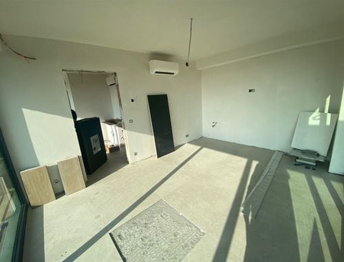                                         Bureaux à louer à Mourcourt, € 450
