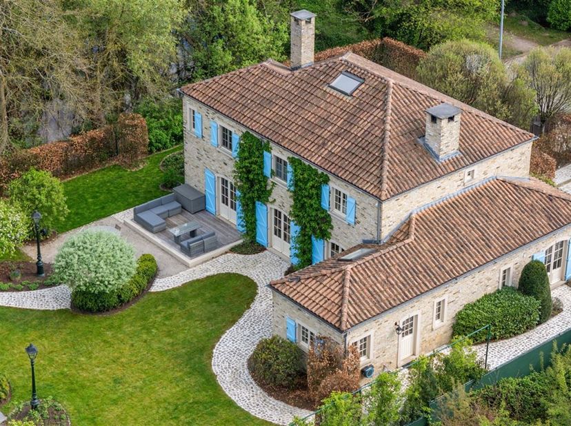 Exclusieve gerenoveerde villa met praktijk/co-housing aanpalend aan natuurgebied te Keerbergen&lt;br /&gt;
Unieke en indrukwekkende villa met hoogwaardige e