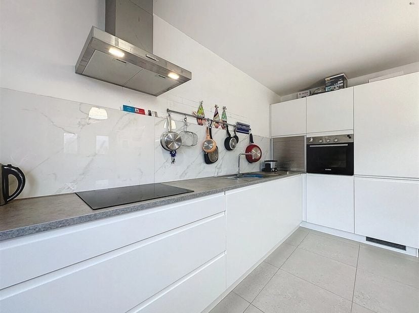 Energiezuinig en recent 3slaapkamerappartement met 2 terrassen in Sint-Niklaas&lt;br /&gt;
LIGGING: Winkels, scholen, grootwarenhuizen, belangrijke verbindi
