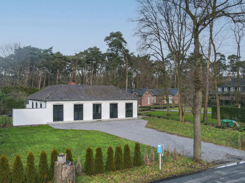 Bij ImmoFusion 7/7 &quot;open huis&quot; : klik op onze 3D-TOUR.&lt;br /&gt;
Ervaar vastgoed alsof je er zelf doorloopt!&lt;br /&gt;
Goed gelegen Bungalow met 12are grond o