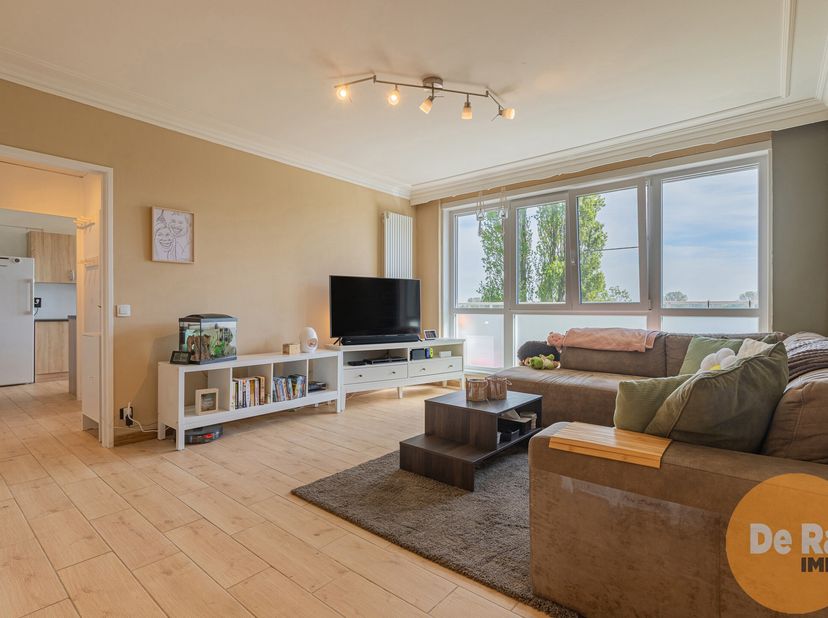 EERSTE BEZOEKMOMENT OP 8 MEI VANAF 17u (OP AFSPRAAK)&lt;br /&gt;
AALST- INSTAPKLAAR EN VERNIEUWD APPARTEMENT MET 2 SLAAPKAMERS&lt;br /&gt;
Dit recentelijk vernieu