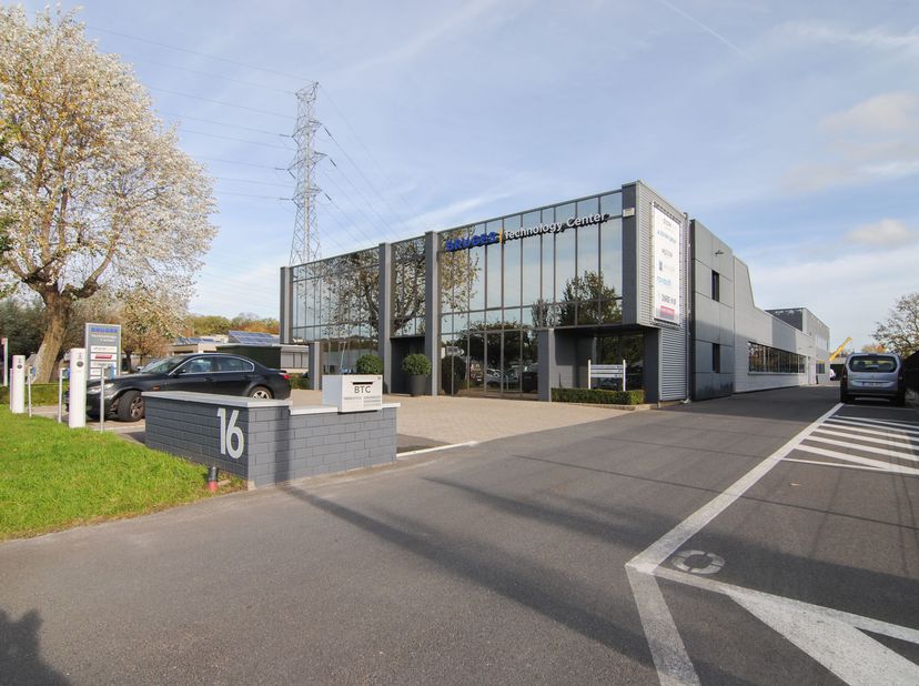 Kantoorruimte beschikbaar in het Bruges Technology Center. Deze volledig gerenoveerde kantoorruimte heeft een oppervlakte van 27m².&lt;br /&gt;
Het Bruges T
