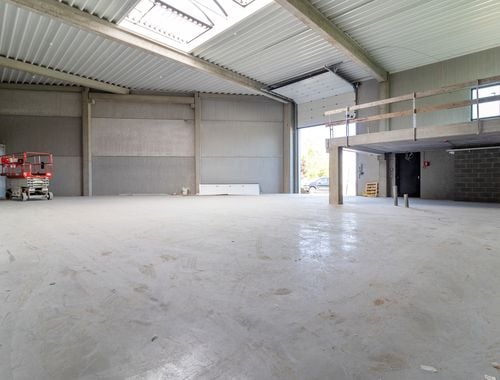                                         Bâtiment commercial à louer à Nivelles, € 2.600
