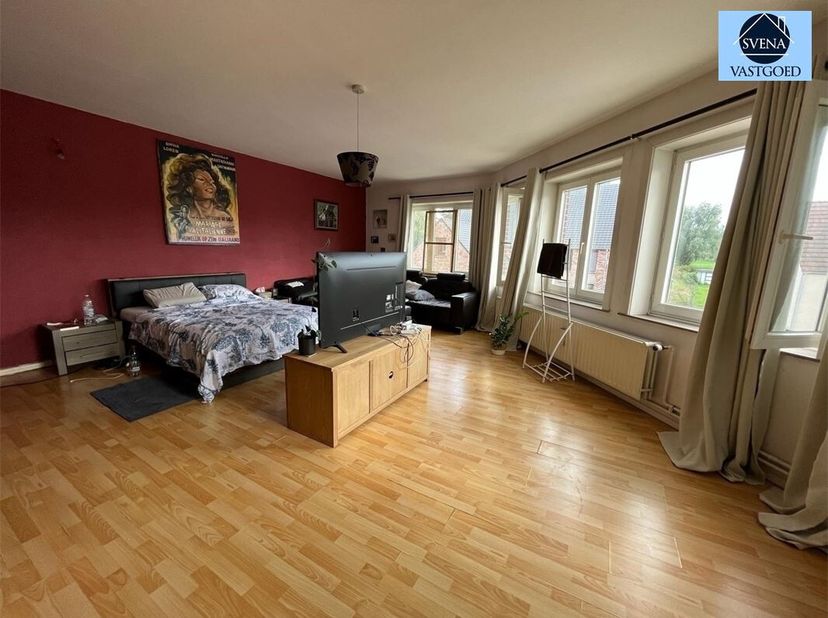 ESPACE COMMERCIAL AVEC APPARTEMENT&lt;br /&gt;
Faire offre à partir de: 199.000 euros&lt;br /&gt;
Cette propriété, située à 10 minutes en voiture de Renaix, dispo