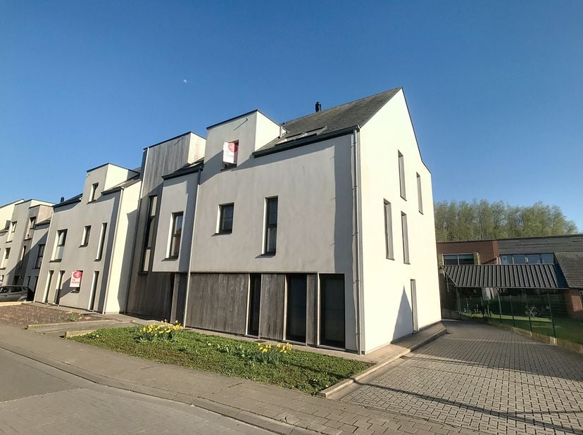 Dans la résidence Aureus, près du centre de Poperinge, nous trouvons cet appartement au deuxième étage. Le quartier est très calme et le Colruyt, comm