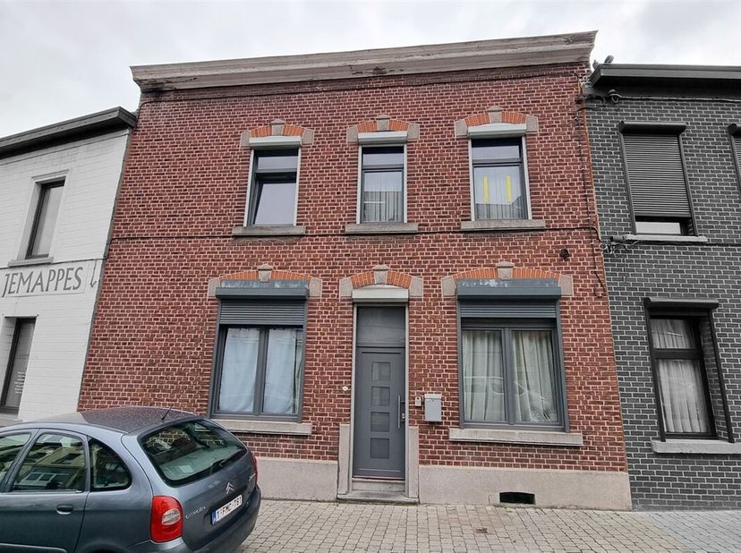 Prix: Offre à partir de 155.000 euros, frais d&#039;agence non inclus et à charge de l&#039;acquéreur. &lt;br /&gt;
Maison à rafraichir comprenant: &lt;br /&gt;
Sous-sol: C