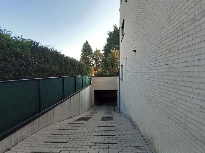 Vous êtes également fatigué de chercher une place de parking sûre dans le quartier de la gare de Kortenberg ? Voici la solution.&lt;br /&gt;
Ce box de garag