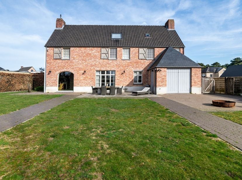 Prachtige villa met 5 slaapkamers en mooi onderhouden privatieve tuin te Grobbendonk&lt;br /&gt;
&lt;br /&gt;
Deze villa is zeer gunstig en rustig gelegen nabij o
