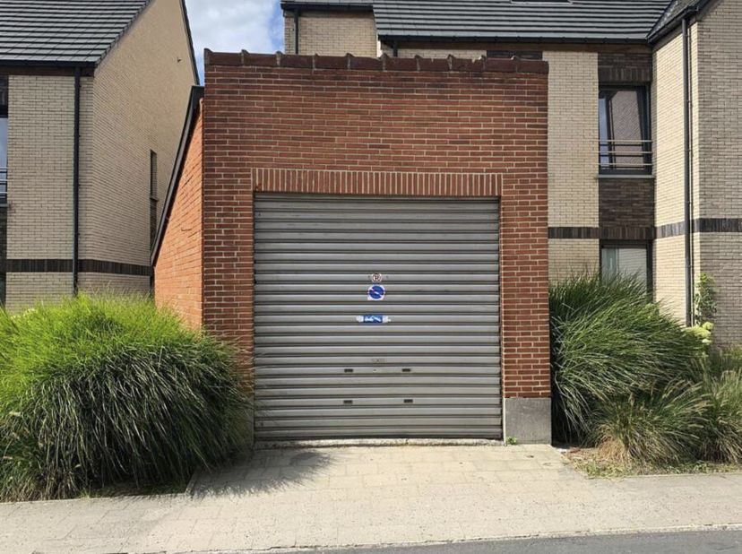 Garage te koop
                    in 7850 Petit-Enghien