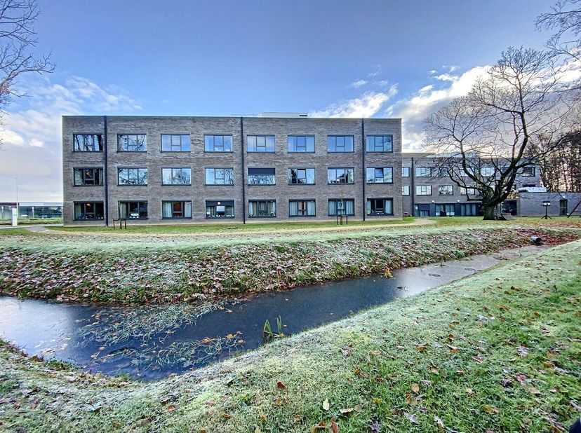 Ligging&lt;br /&gt;
Deze zorgkamer maakt deel uit van de residentie Ter Lokeren. Deze is gelegen vlakbij de E17 en in de nabijheid van diverse ziekenhuizen.