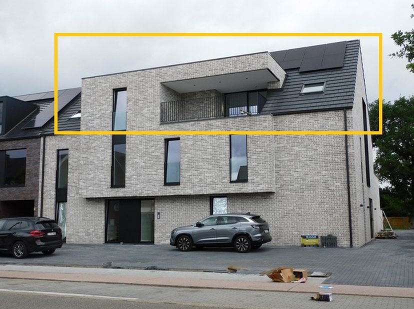 Bent u op zoek naar een energiezuinig en luxueus afgewerkte penthouse op een toplocatie? Dit appartement met een uitstekende bereikbaarheid en nabij a