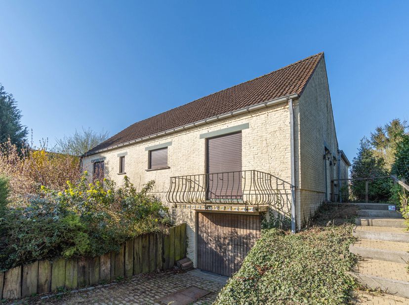 *** OPTION - DANS L&#039;ATTENTE DE LA SIGNATURE DU COMPROMIS *** TRIOR vous propose cette agréable villa HABITABLE DE PLAIN PIED de 135m² habitables (+ ga