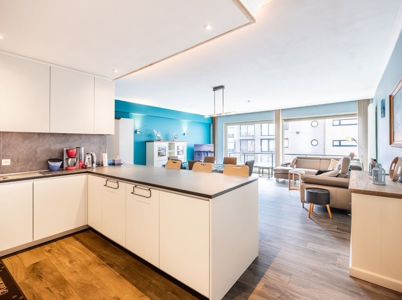 Appartement spacieux (93 m² de surface habitable), entièrement rénové (2018) à vendre au cœur de Sint-Idesbald aussi appelé le « Zoute » de la côte ou