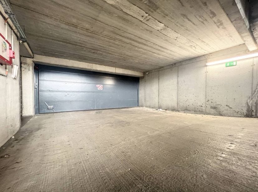 Deze autostaanplaats maakt deel uit van Residentie &#039;Blaisantpark&#039; te Gent. De perfecte ligging: nabij AZ Sint-Lucas, de ring van Gent, nieuw gerechtsg
