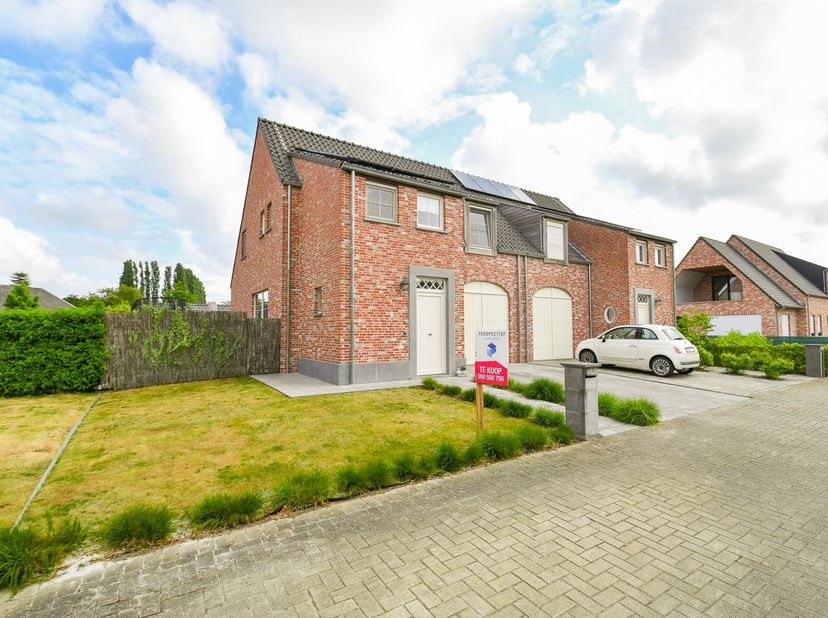 Recent hedendaags ingerichte woning (bj 2017) in een groene omgeving tussen Oedelem en Brugge&lt;br /&gt;
&lt;br /&gt;
INDELING: Ruime inkomhal met toilet, grote