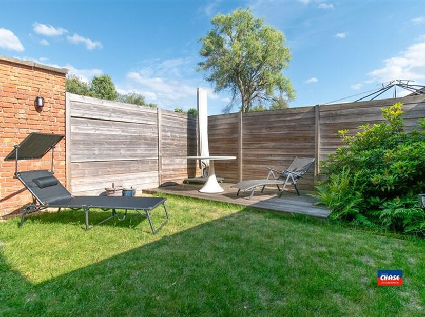 WILRIJK | APPARTEMENT JOLIMENT RÉNOVÉ AVEC GRANDE CHAMBRE ET JARDIN SPACIEUX AVEC TERRASSE ORIENTÉE SUD | EPC C|&lt;br /&gt;
L&#039;appartement se compose comme