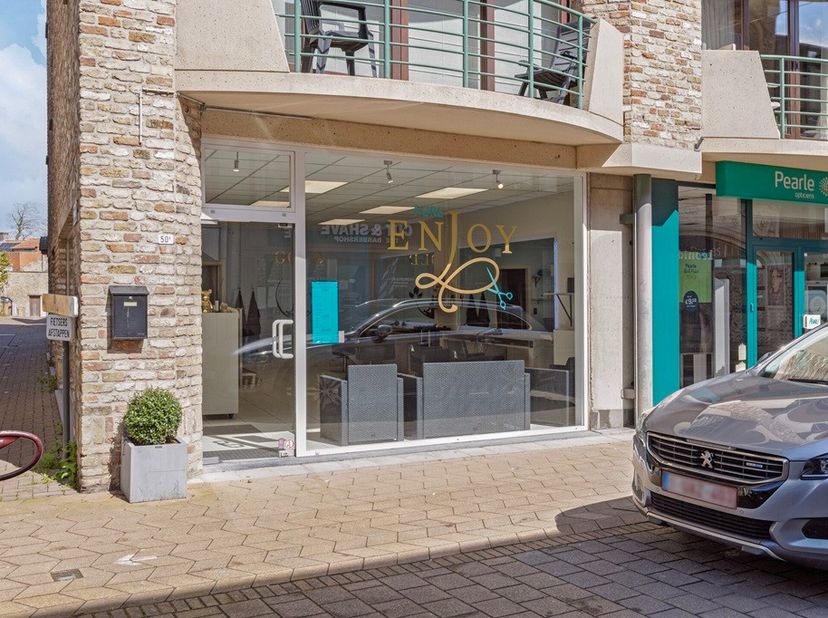 Bien professionnel à vendre
                    à 8630 Veurne