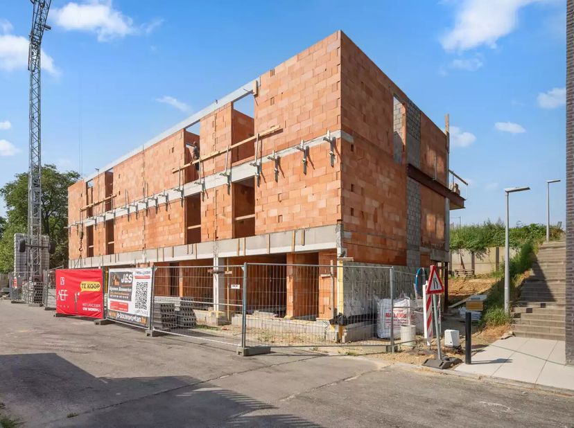 Prix casco. Prix fini 409.000 euros&lt;br /&gt;
Vivre au bord de l&#039;eau de manière économe en énergie, c&#039;est ce que vous offre cette luxueuse maison à Eisden