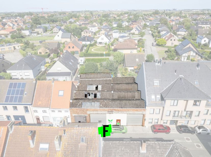Uniek stuk bouwgrond/loods in het centrum van Oudenburg, Sint-Pietersstraat 17&lt;br /&gt;
Ontdek dit uitzonderlijke aanbod in het hart van Oudenburg! Geleg