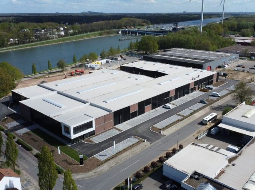 Bedrijvenpark C-site  &lt;br /&gt;
&lt;br /&gt;
 De indrukwekkende site van 43.000 m² is gelegen in bedrijvenzone Quartier Canal en bevindt zich tussen de Hasselt