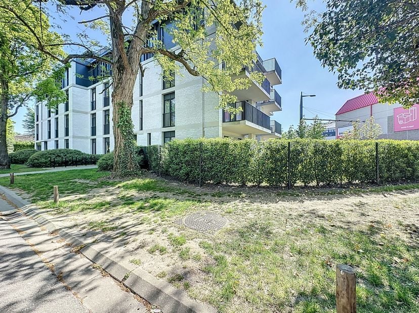 Cet appartement est situé dans le quartier calme et verdoyant de la Poolse-Winglaan à Sint-Denijs-Westrem, près de Gand. Grâce à son excellent emplace